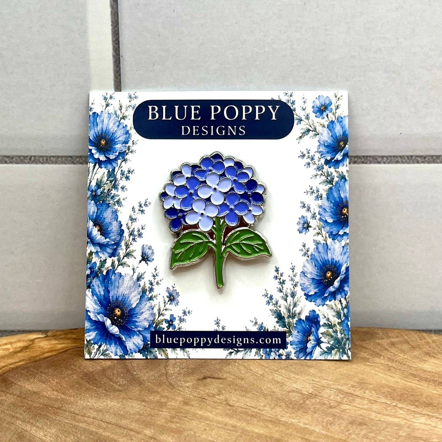 Blue Hydrangea Needle-Minder